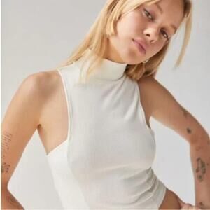 Urban Outfitters Kate Cream Ribbed Sleeveless Turtleneck Knit Top Size Medium